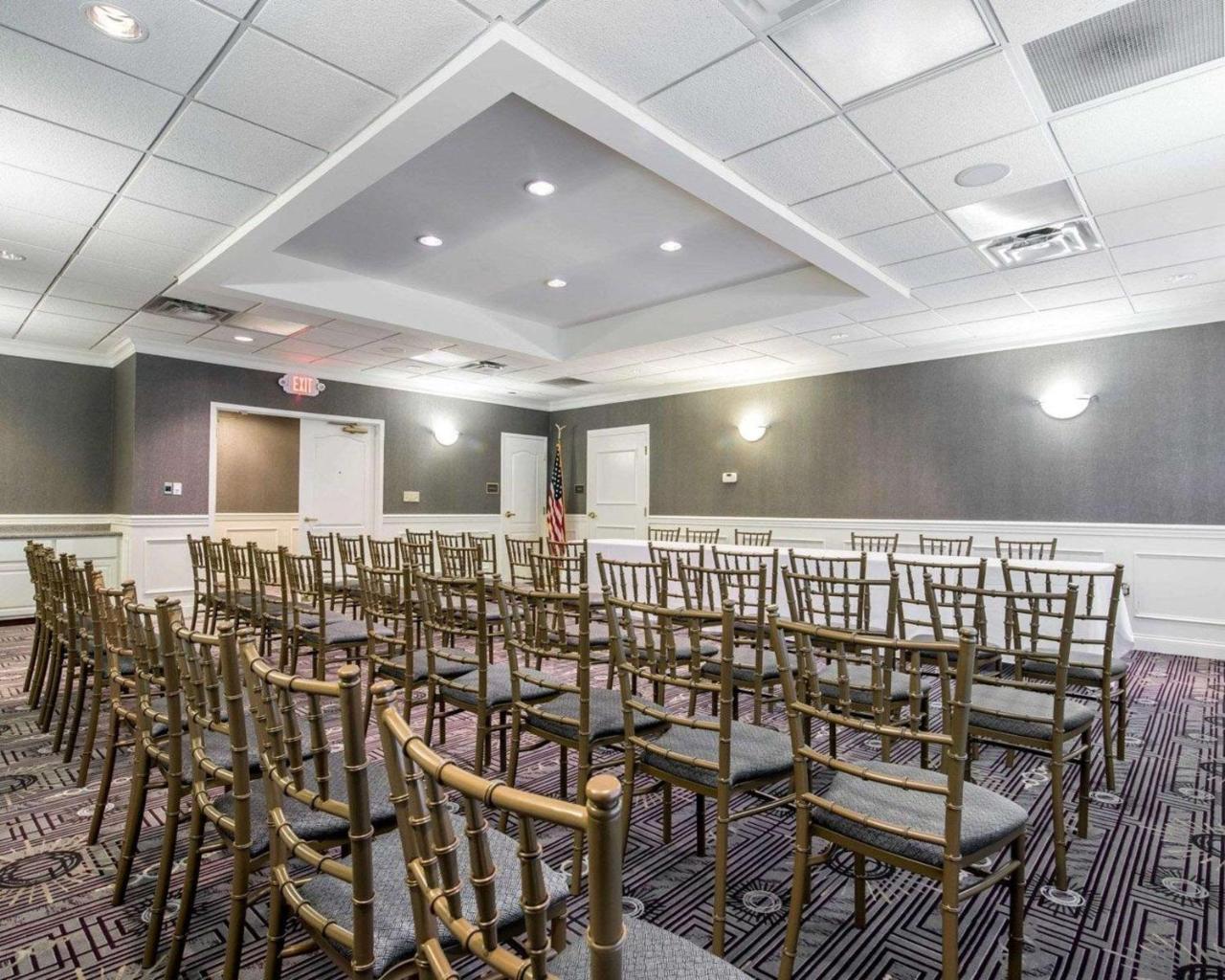 Park Manor Hotel 클리프턴파크 외부 사진 The ballroom at the 2016 National Society Daughters of the American Colonists Conference