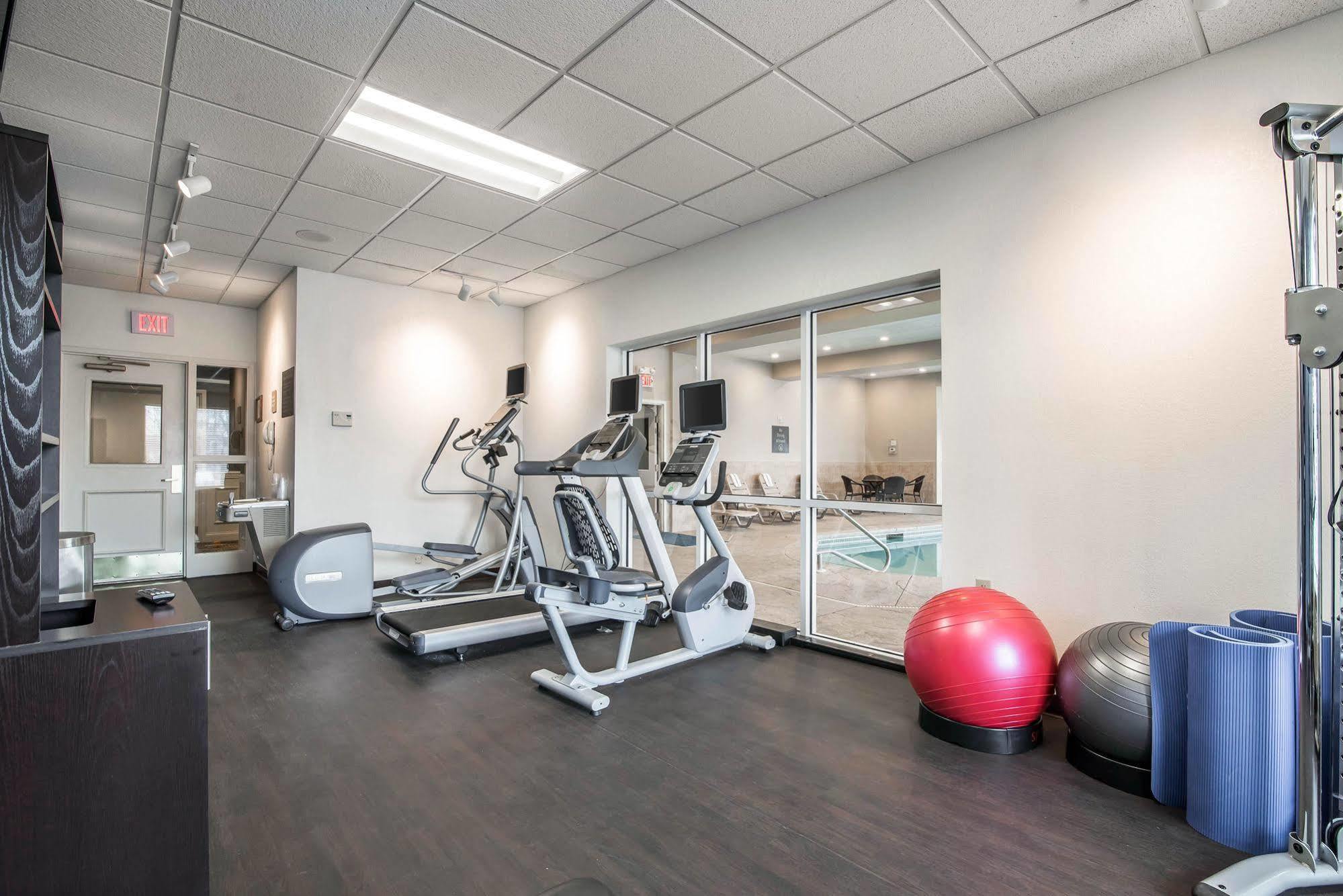 Park Manor Hotel 클리프턴파크 외부 사진 The fitness center at the 100 North Main Street location